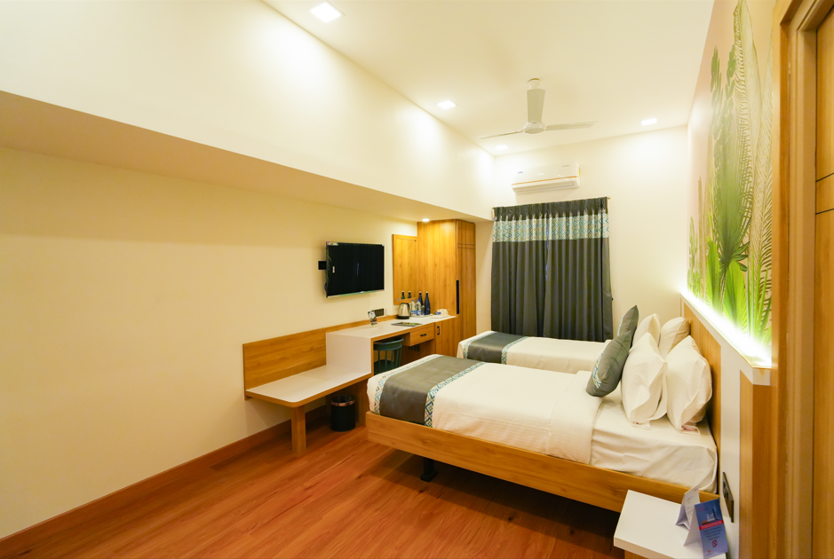 MGM Vailankanni Residency Deluxe Room - Twin Bed 6
