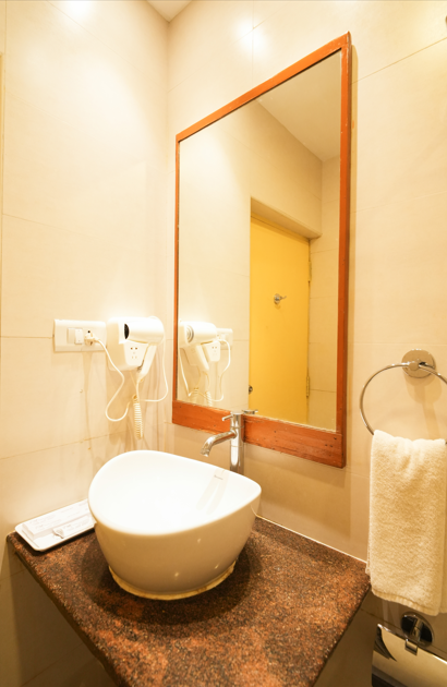 MGM Vailankanni Residency Deluxe Room - Twin Bed 7