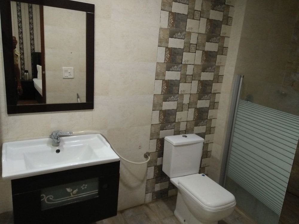 Brij Bhoomi Resort Deluxe Studio, 1 King Bed 3