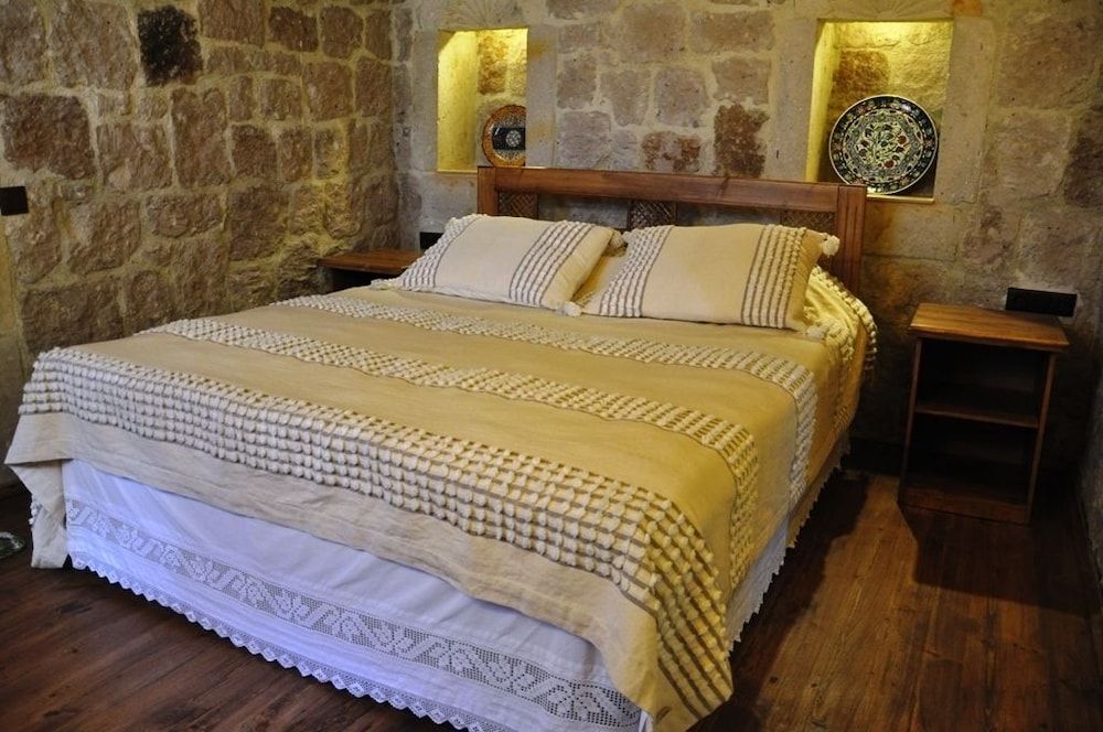 undefined Aravan Evi 8