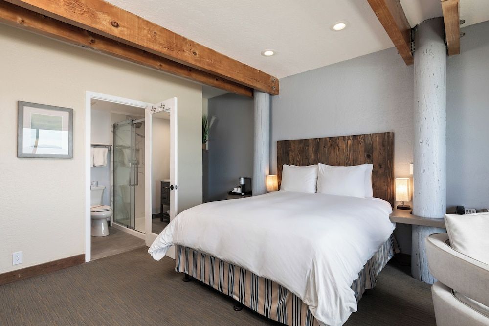 undefined Cypress Inn On Miramar Beach 3