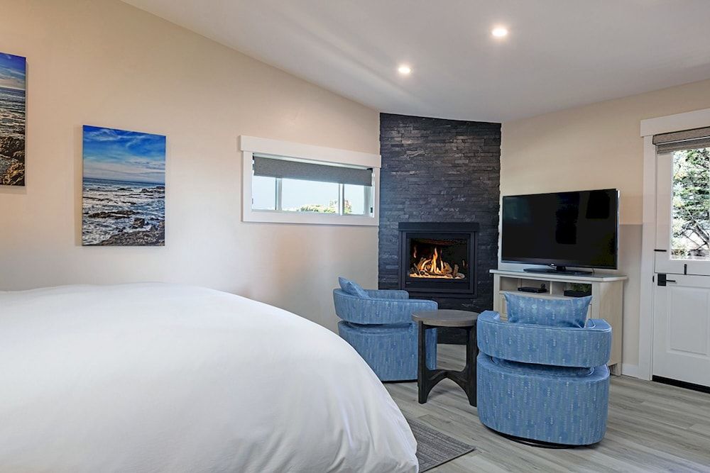 Cypress Inn On Miramar Beach Standard Room, 1 King Bed, Partial Ocean View (Naples Beach) 2