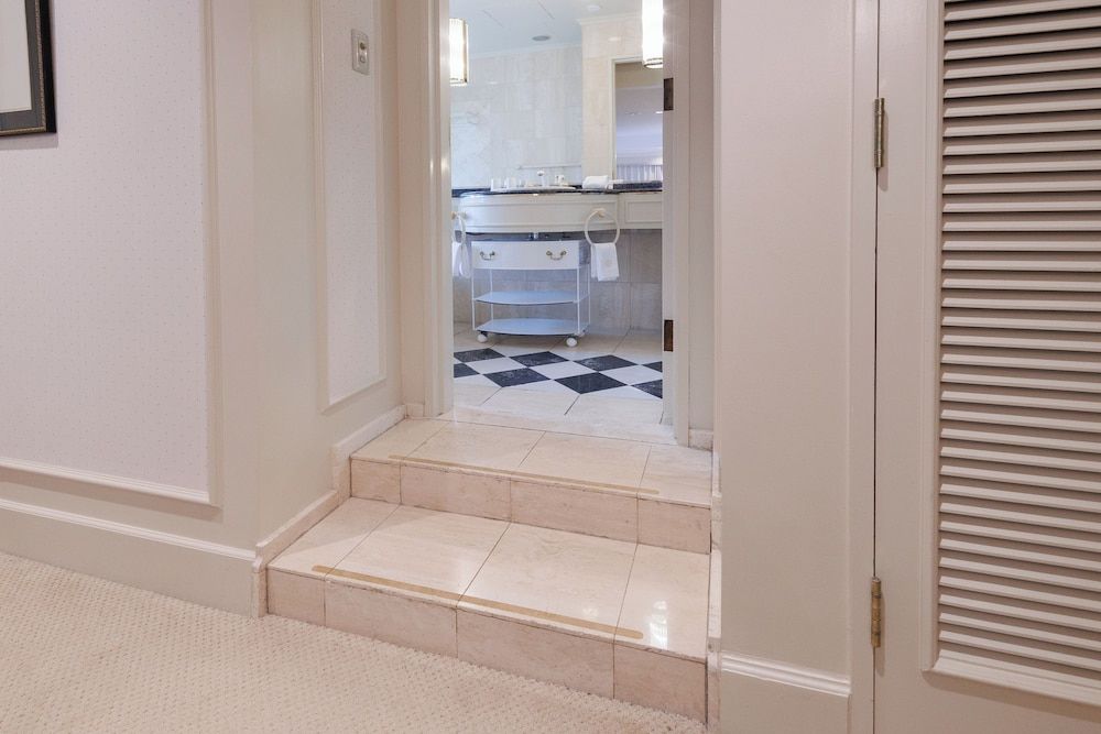 Deluxe Corner Twin Room , Non Smoking,Club Lounge Access