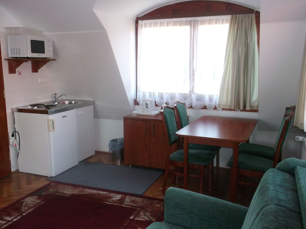 Helios Hotel Pension Basic Studio 10