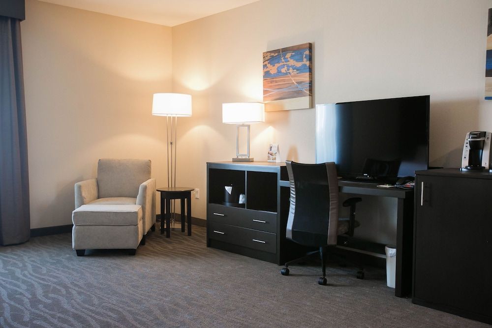 Standard Room, 1 King Bed, Accessible (Roll-In Shower)