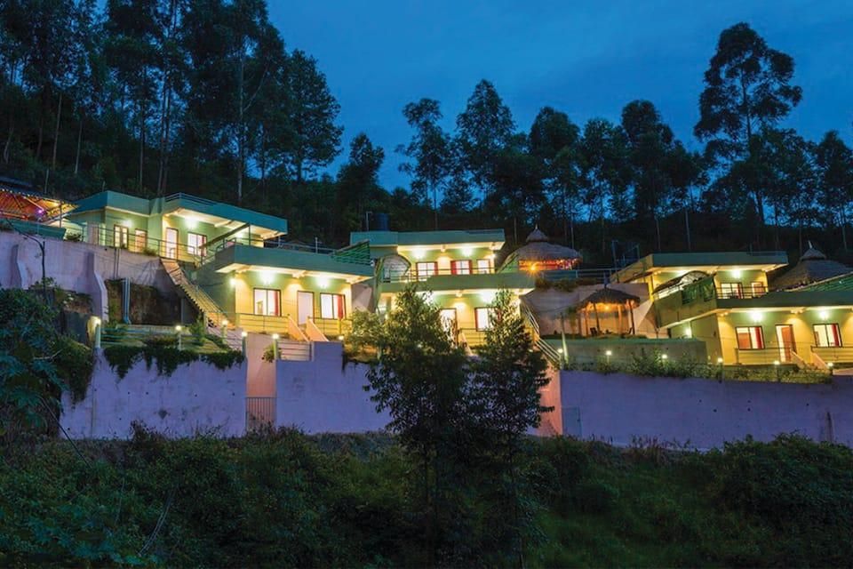 undefined Mountain Hut Resorts