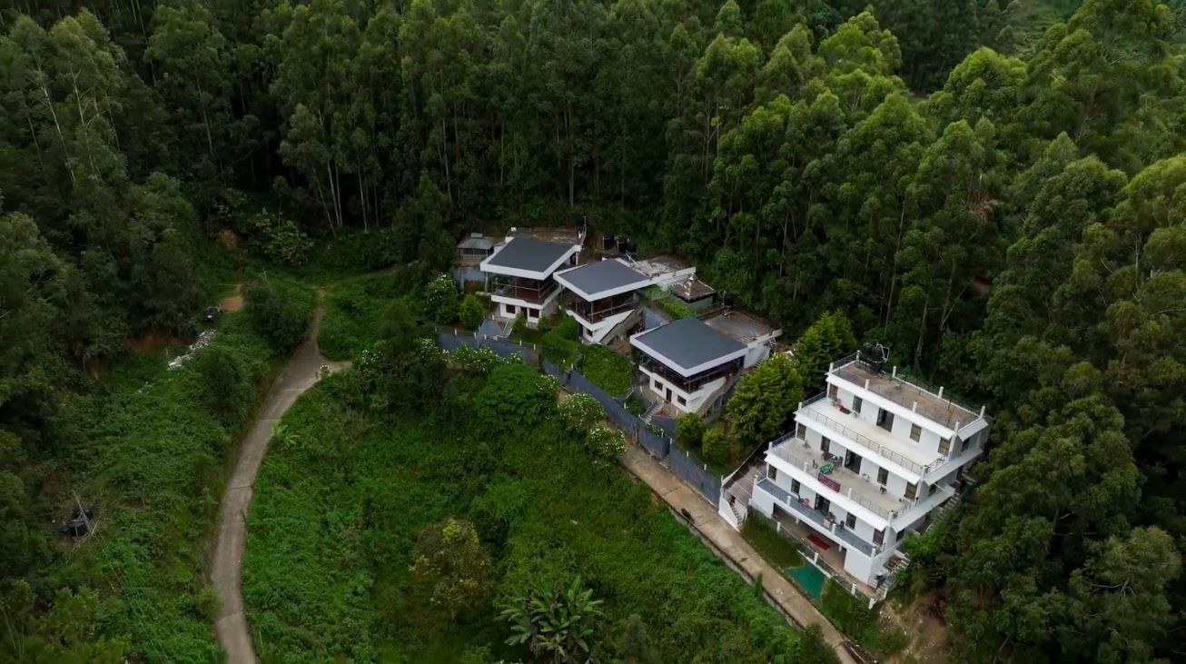 undefined Mountain Hut Resorts 2