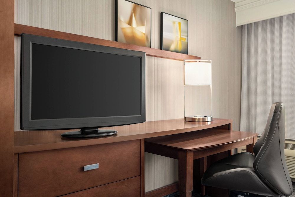 Room, 1 King Bed with Sofa bed (Hearing Accessible)