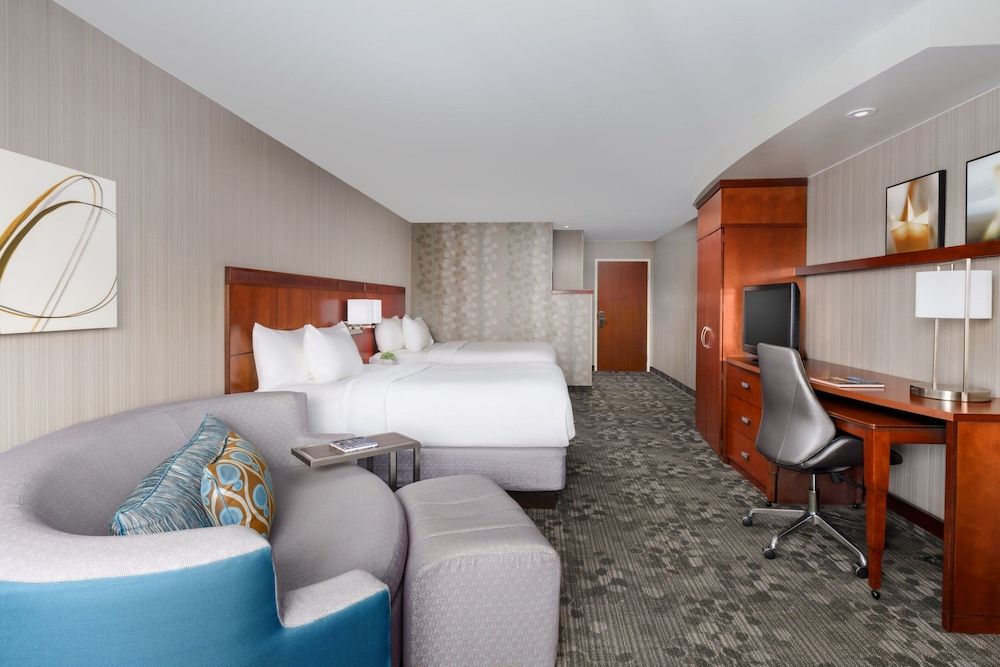 Room, 2 Queen Beds (Mobility/Hearing Accessible, Tub)