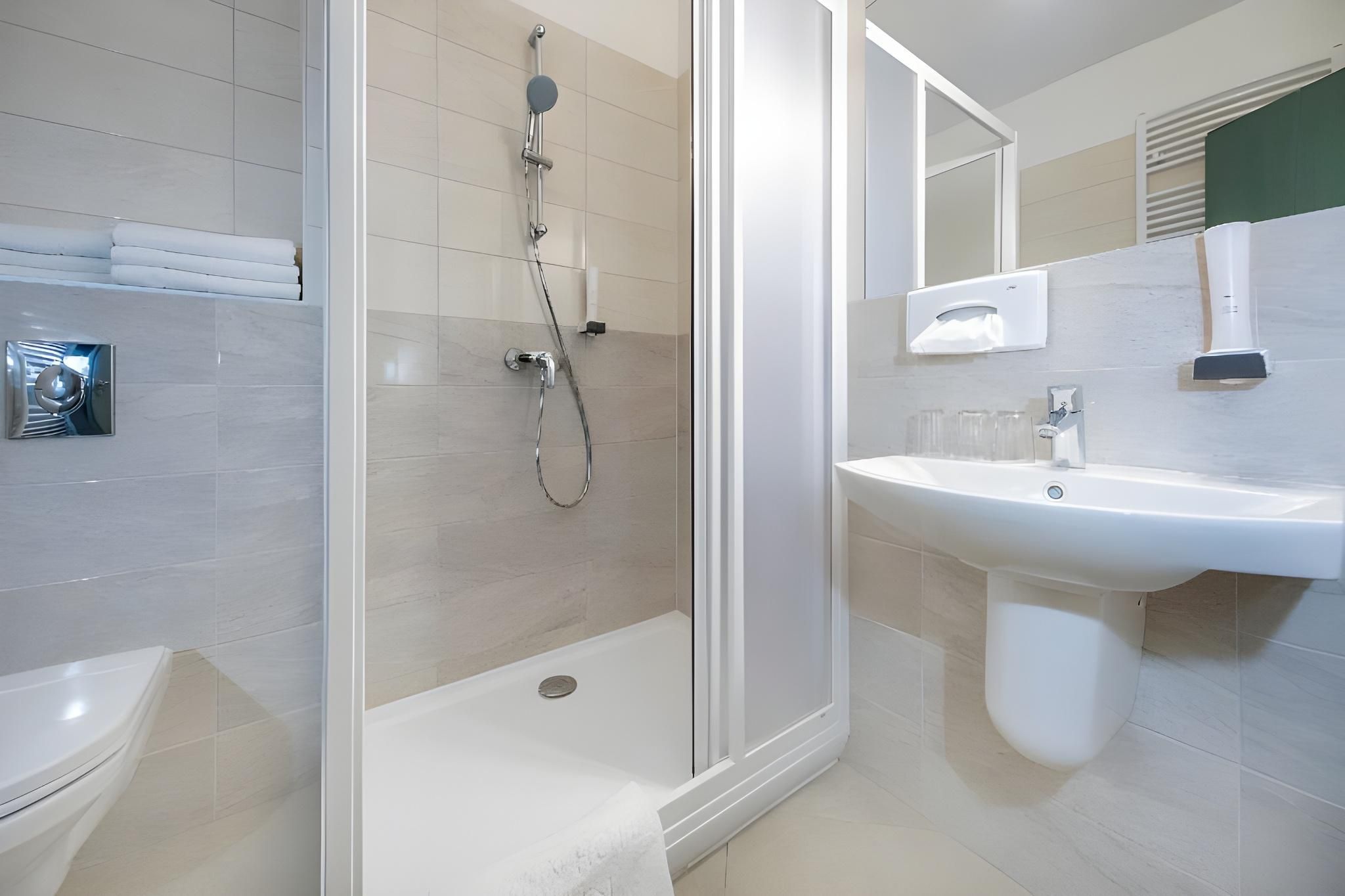 Corvin Hotel Budapest - Corvin wing Double Room 3