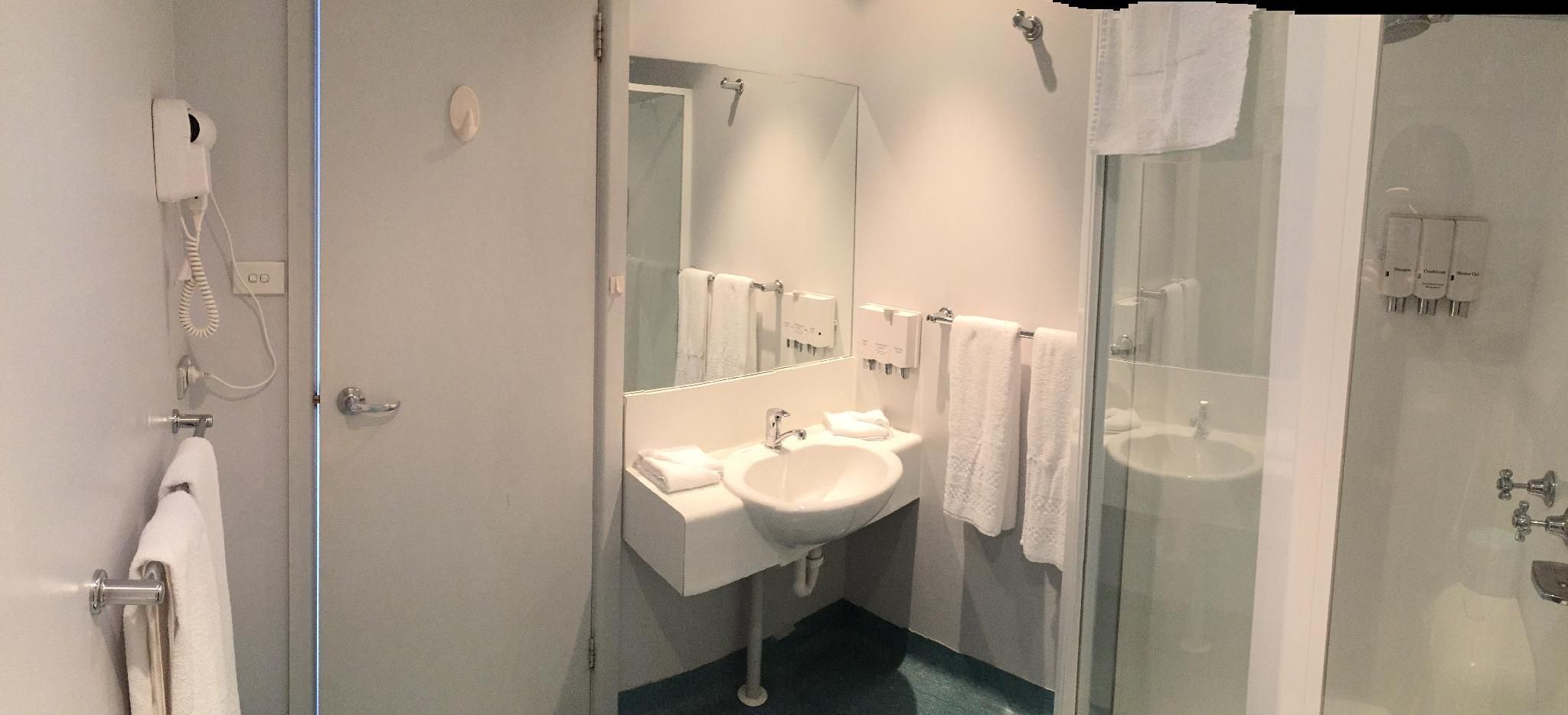 2 Bedroom Lake View