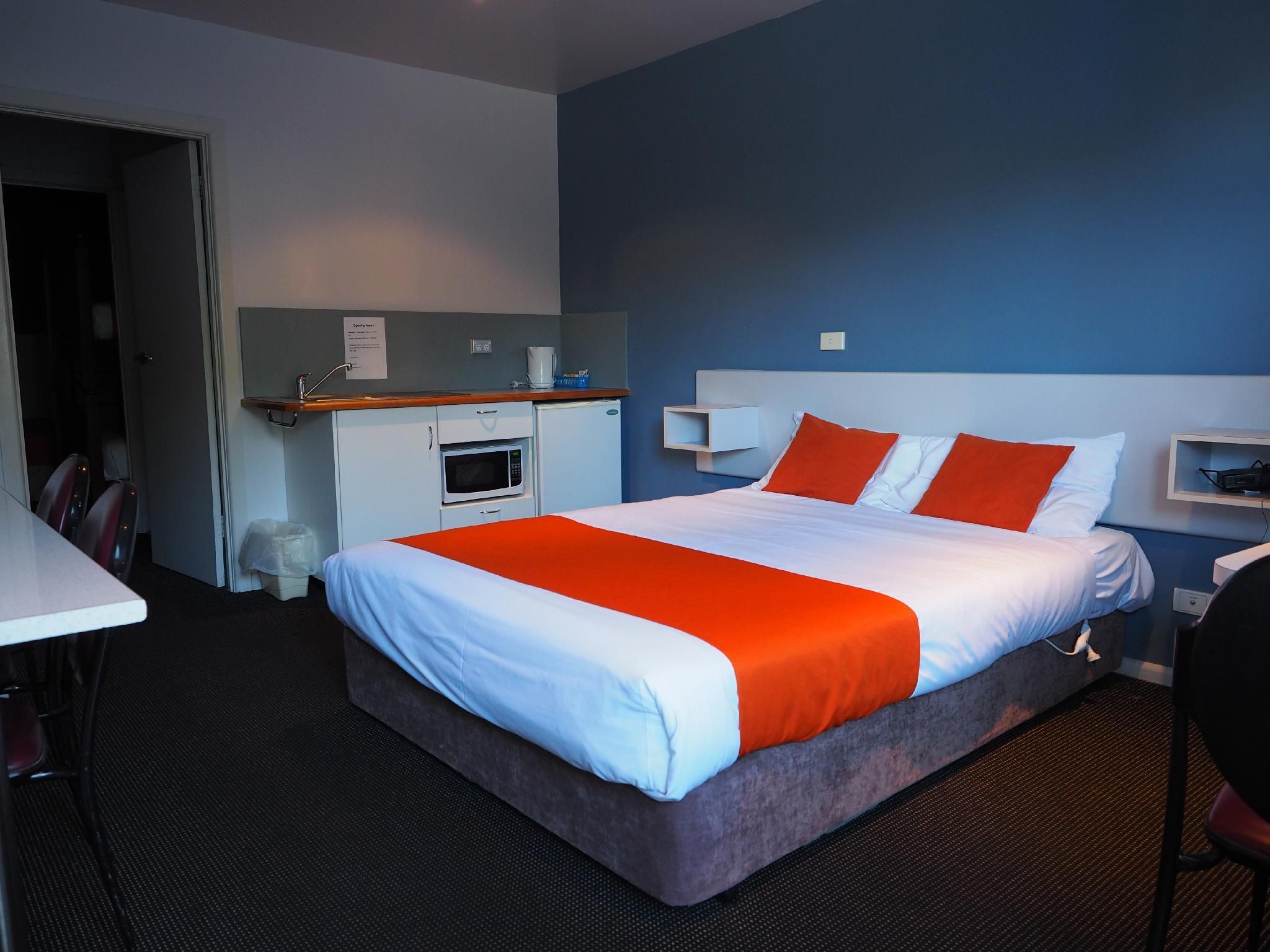 Motel - 2-Bedroom
