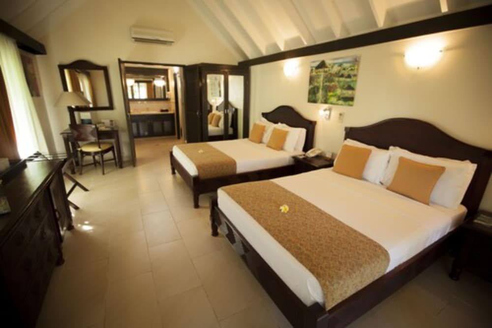 Warwick Le Lagon - Vanuatu Bungalow, Garden View 2