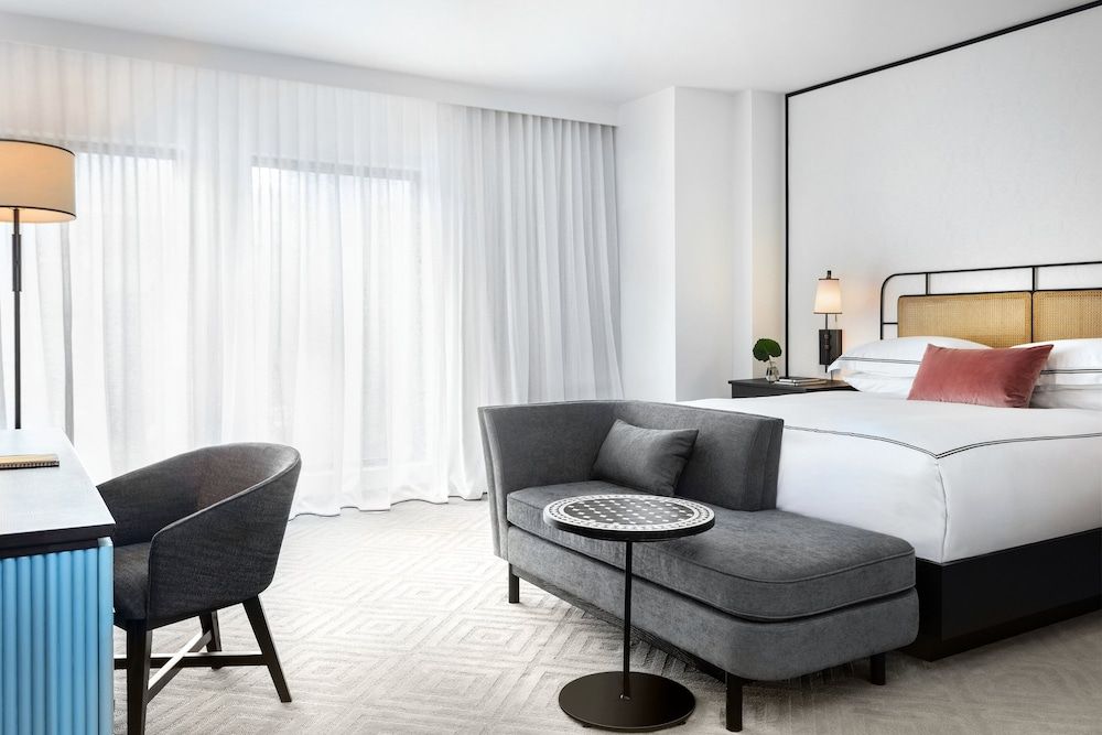 Room (Essential)