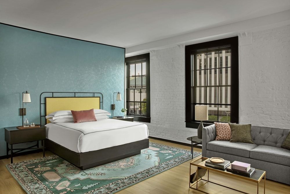 Suite, 1 King Bed (Beche)