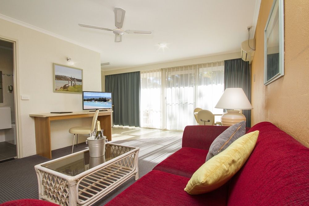 Fairway Motor Inn Superior Spa Suite 2