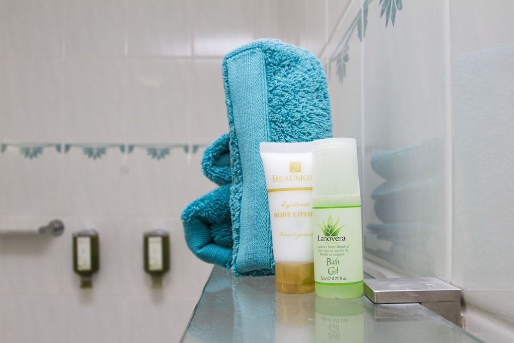 Fairway Motor Inn King Deluxe Room 7