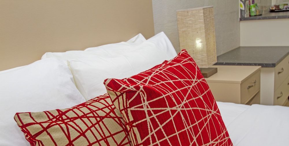 Fairway Motor Inn King Deluxe Room 2