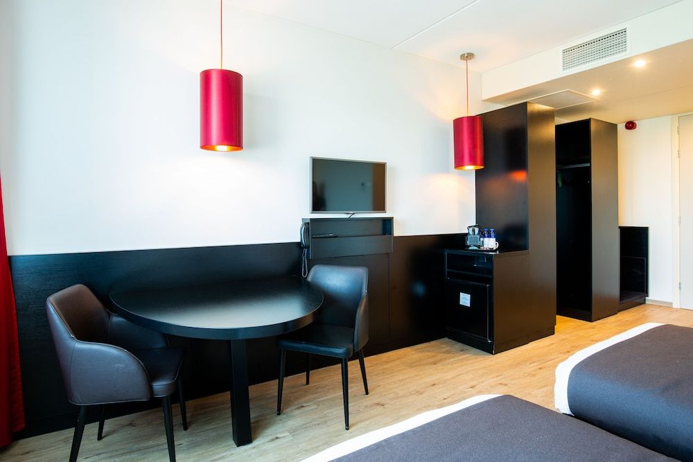 Bastion Hotel Tilburg Deluxe King Kamer 3