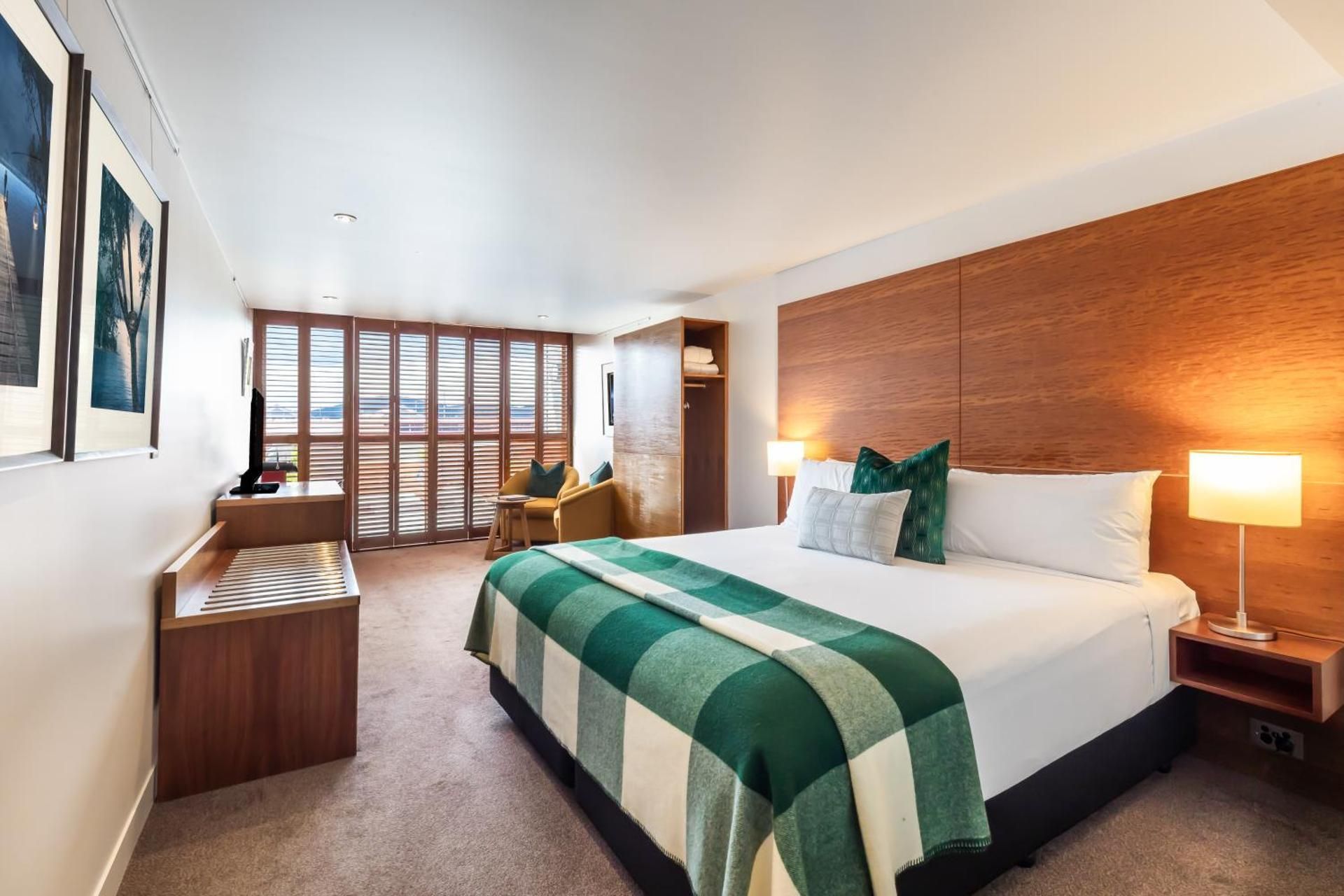 Deluxe Spa Room