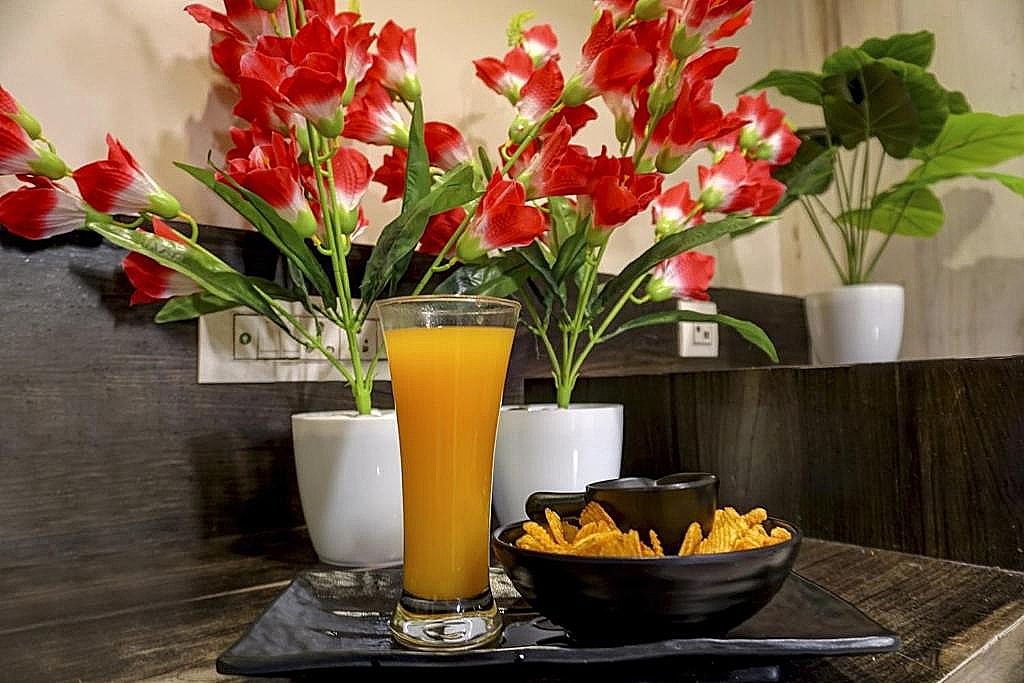 undefined Super Townhouse OAK Regal Inn Near Sant Tukaram Nagar Metro Station 8