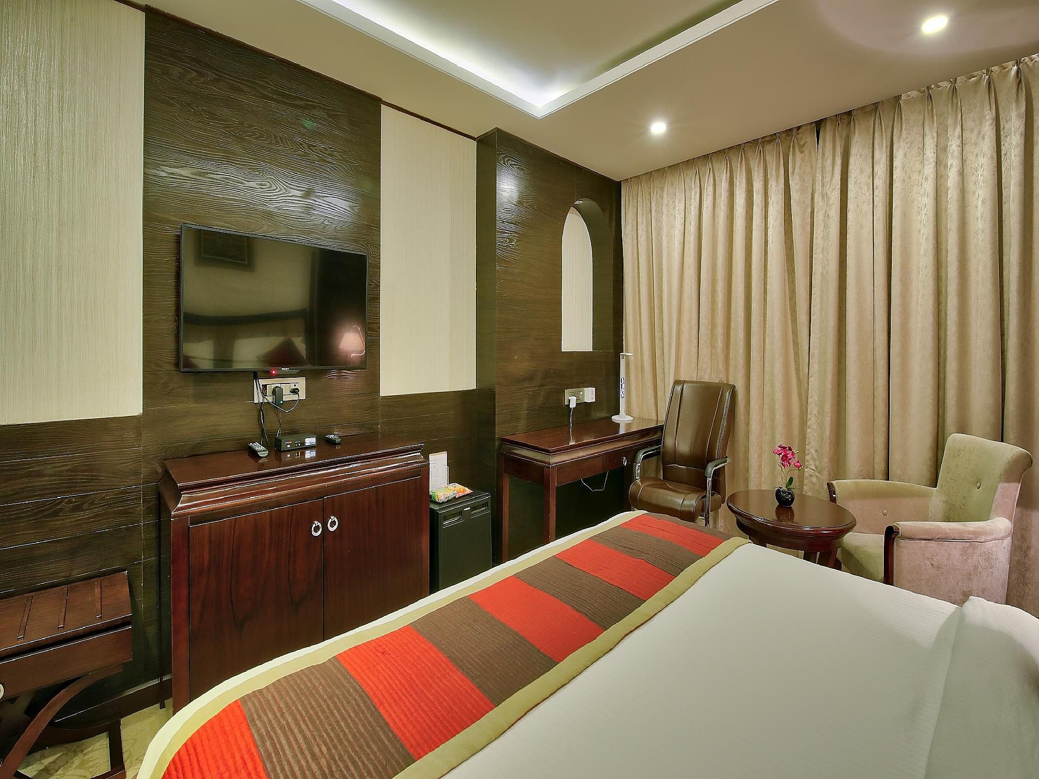 Polo Inn & Suites Deluxe Large OR Twin Bed 6