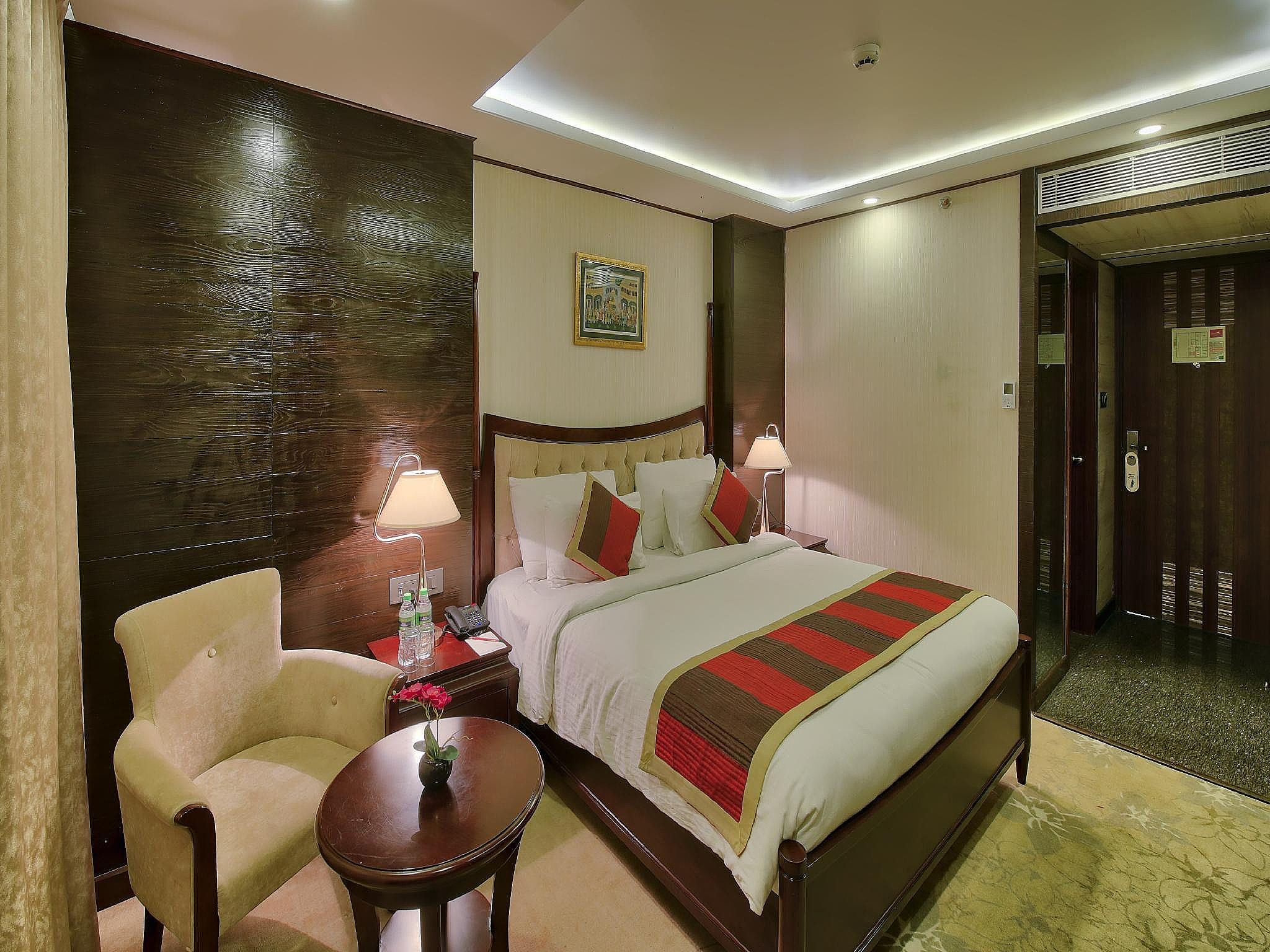undefined Polo Inn & Suites 5