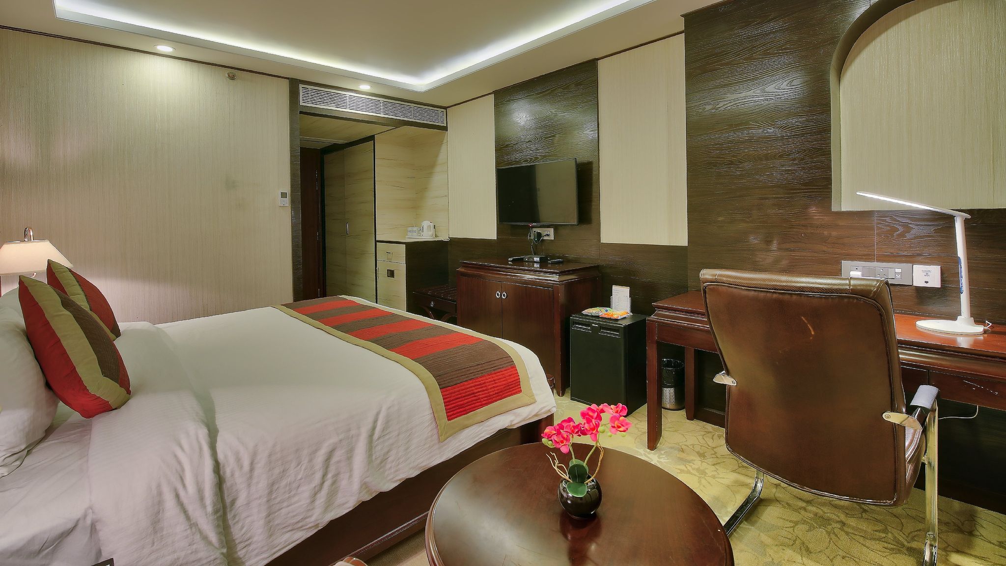 Polo Inn & Suites Deluxe Large OR Twin Bed 3