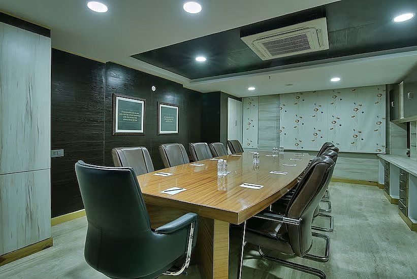 undefined Polo Inn & Suites 5