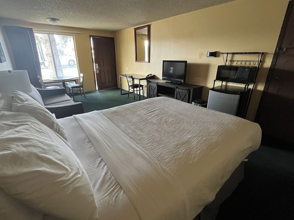 National 9 Price Queen Non-Smoking 2