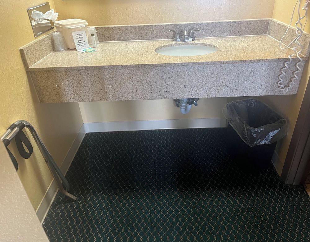 National 9 Price Standard room with two queen beds smok 5