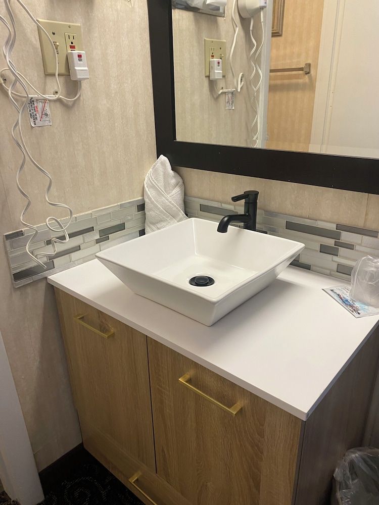 Black Mountain Inn Standard Room, 2 Double Beds 6