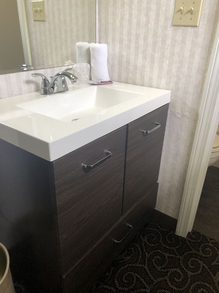 Black Mountain Inn Standard Room, 2 Double Beds 12