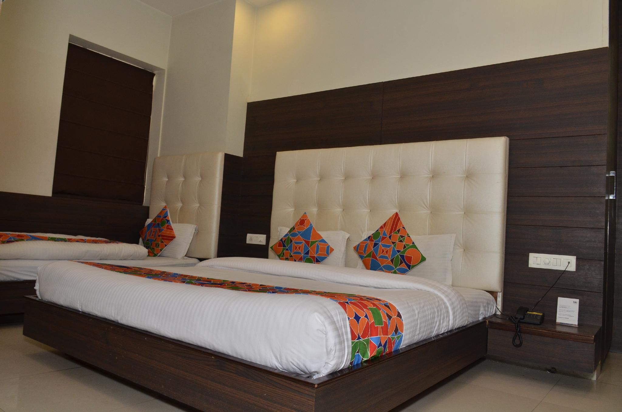 Corbett Paradiso Resort Deluxe Room 4