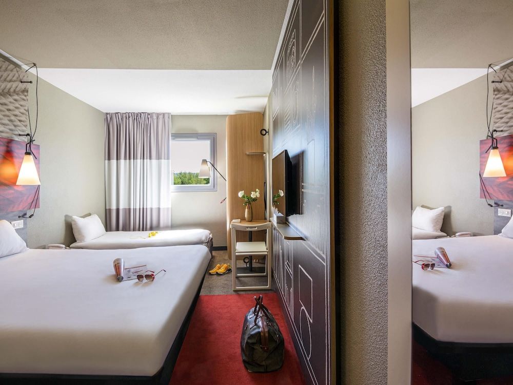Chambre triple avec 1 lit double et 1 lit d'appoint