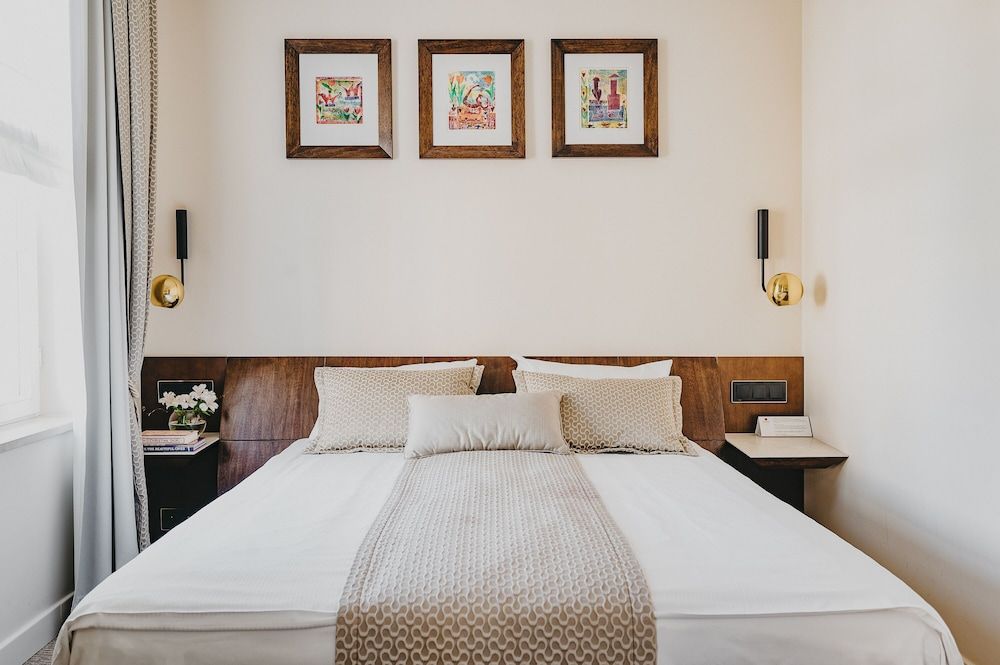 Mamaison Le Regina Boutique Hotel Classic Room, 1 King Bed 4