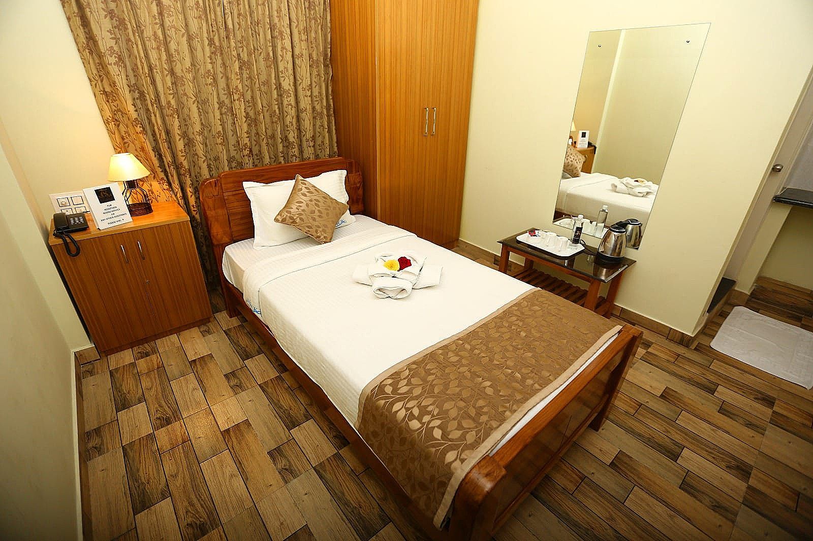 Hotel New Shack Deluxe Room Non AC 5