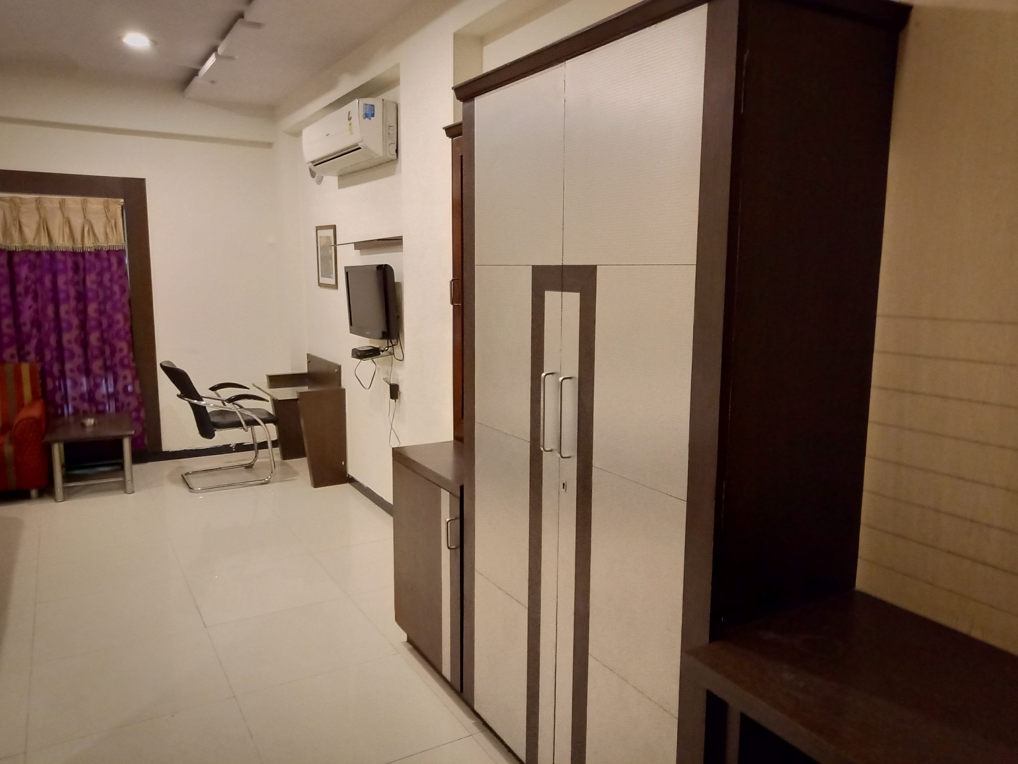 Marshall The Grand Hotel Super Deluxe King Bed Room 12