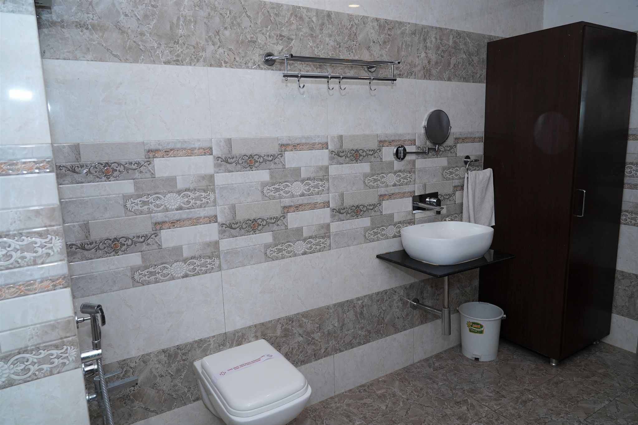 Marshall The Grand Hotel Super Deluxe King Bed Room 9