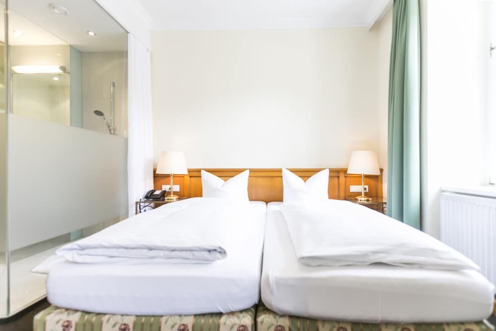 Hotel Sailer Business Triple Room (glass wall bathroom) 2