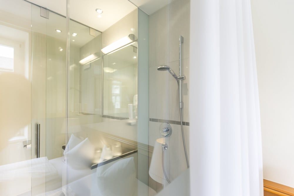 Hotel Sailer Business Triple Room (glass wall bathroom) 5