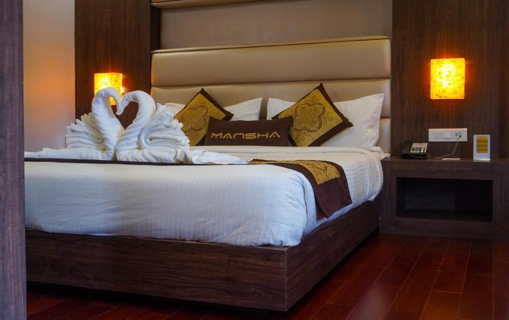 Suite. Deluxe.