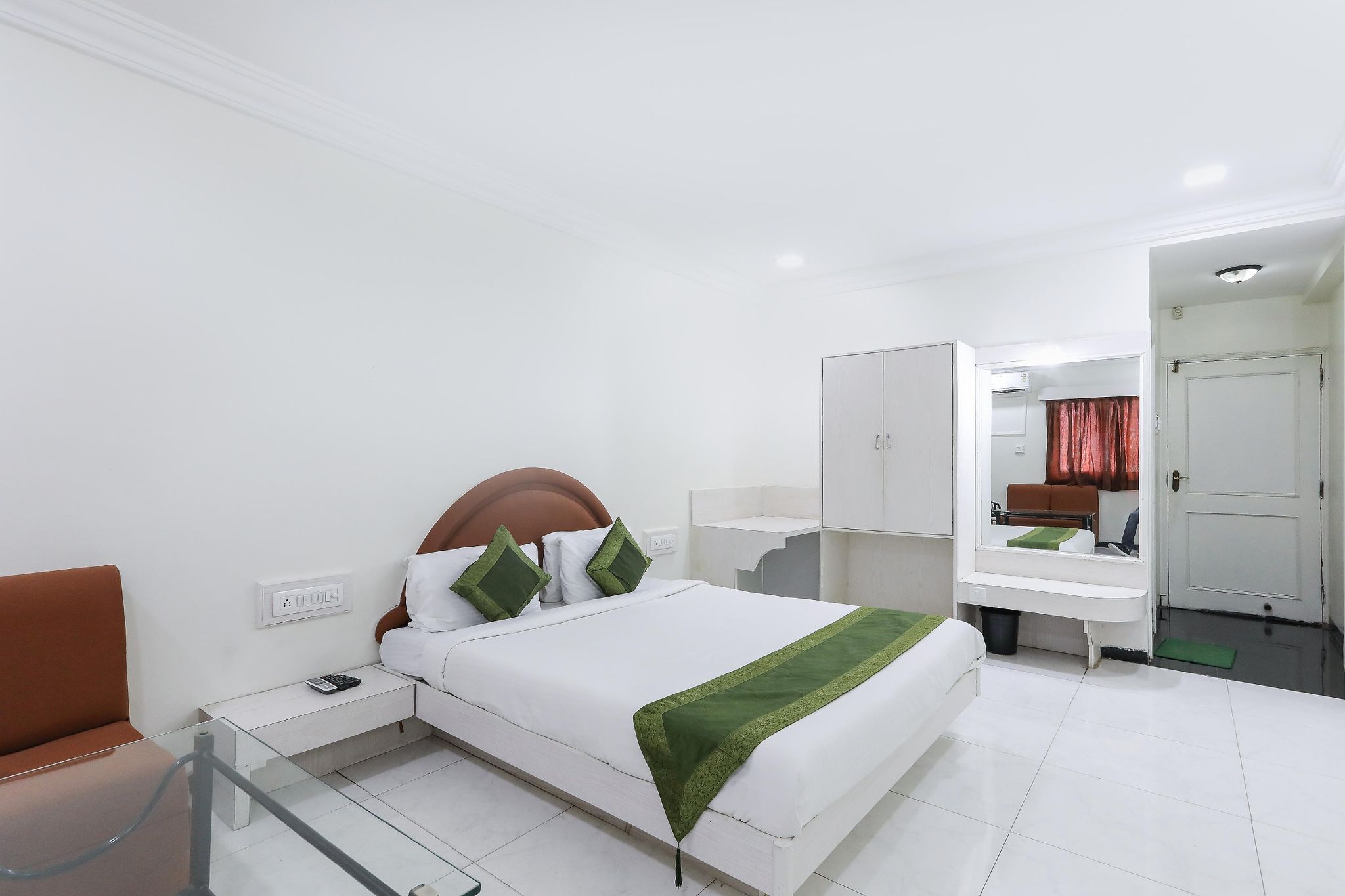 Treebo Omni Palace Standard Double Room 2