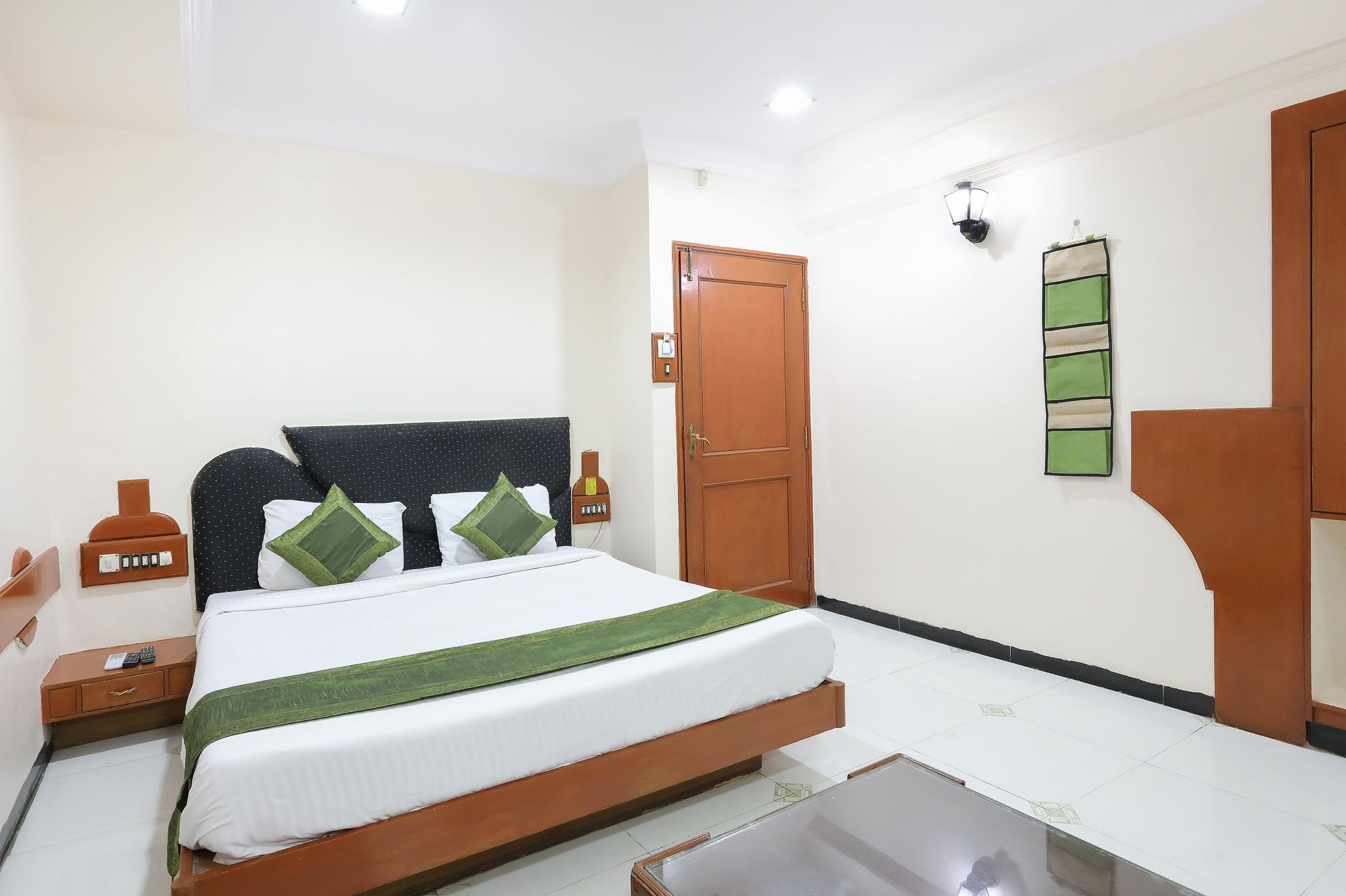 Treebo Omni Palace Standard Double Room 5