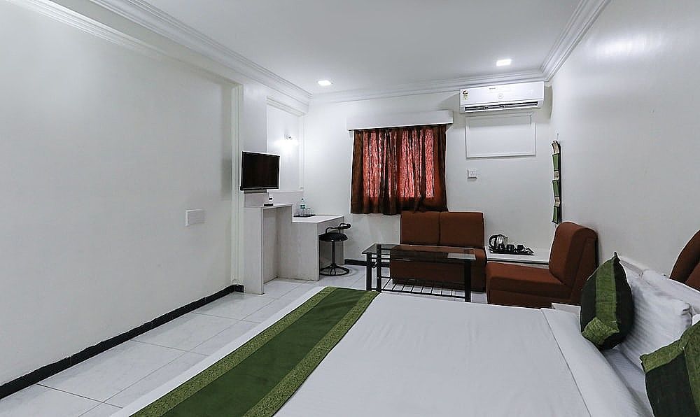 Treebo Omni Palace Standard Double Room 7