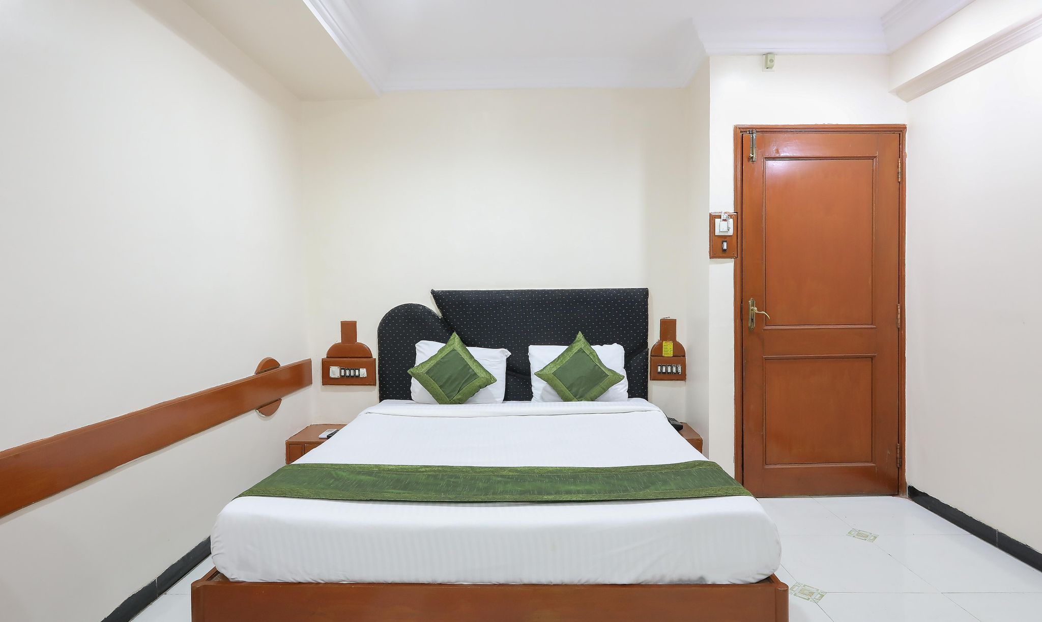 Treebo Omni Palace Standard Double Room 3