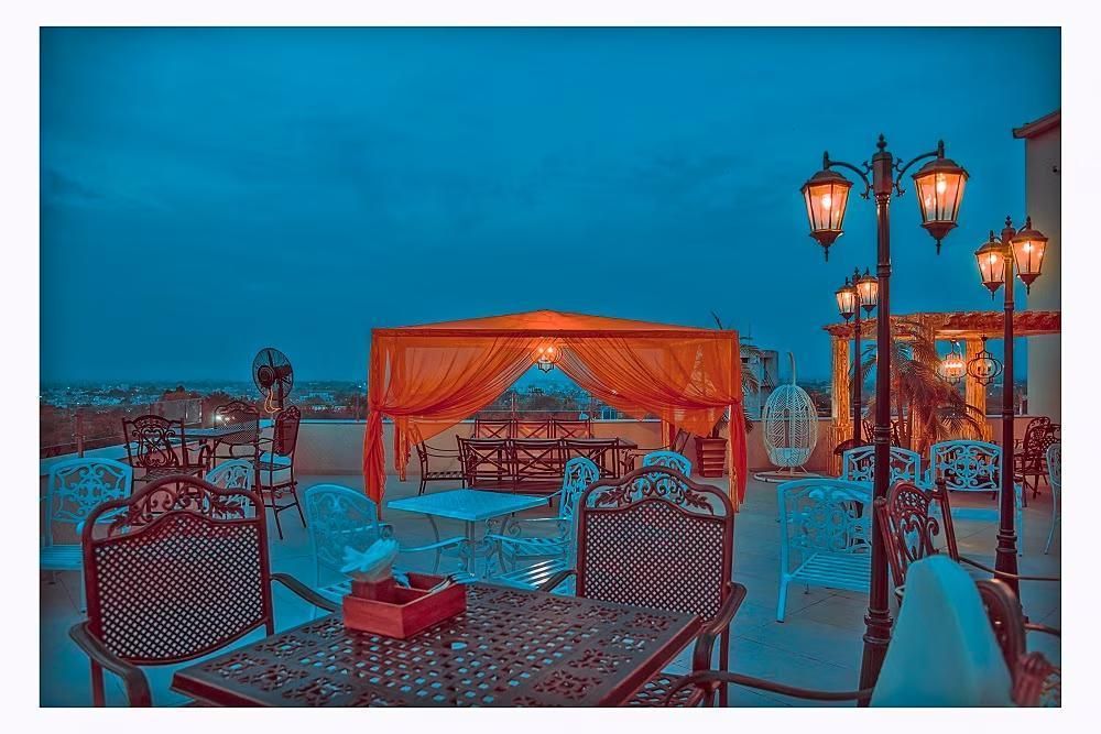 Food & Dining