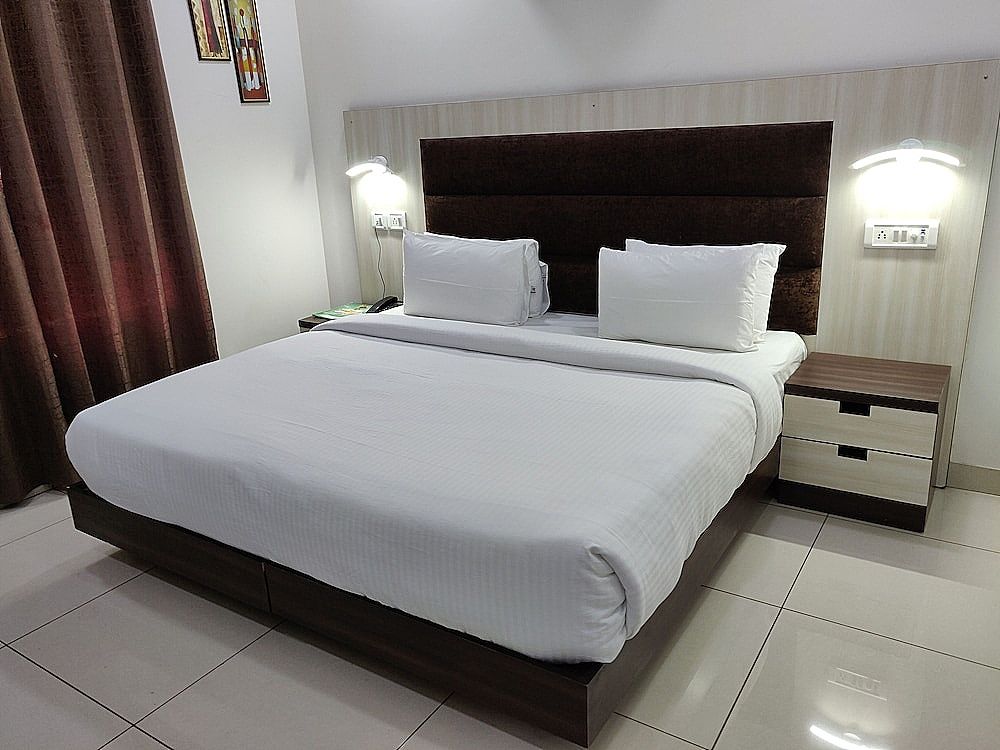 Green Lotus Residency Dwarka Deluxe Double Room 18