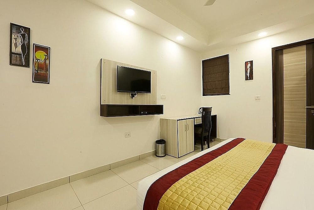 Green Lotus Residency Dwarka Deluxe Double Room 13