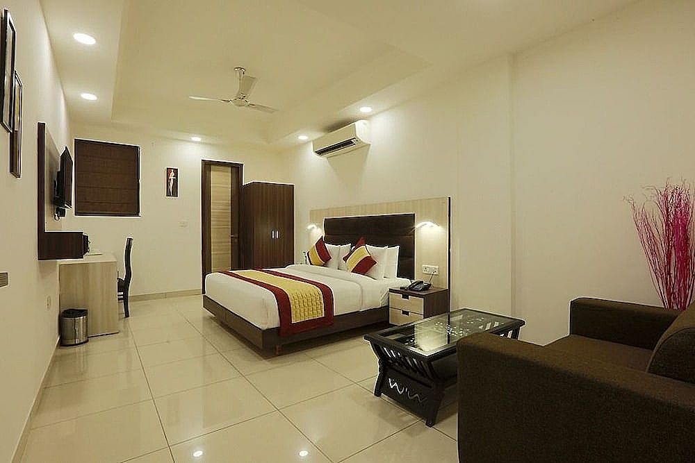 Green Lotus Residency Dwarka Deluxe Double Room 19